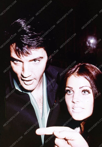 candid news photo Elvis Presley and Priscilla 35m-11304