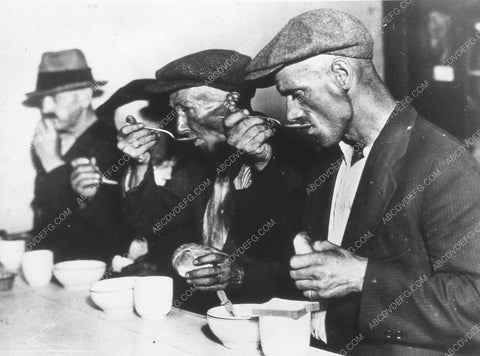 news photo street scene during The Great Depression 35m-11740