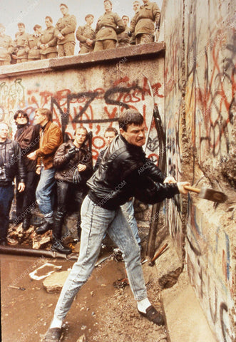 news photo bye-bye Berlin Wall coming down 35m-11791