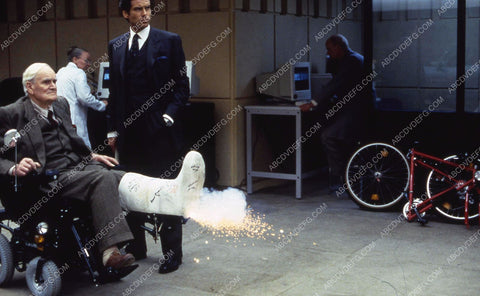 Pierce Brosnan Desmond Llewelyn James Bond film GoldenEye 35m-12025