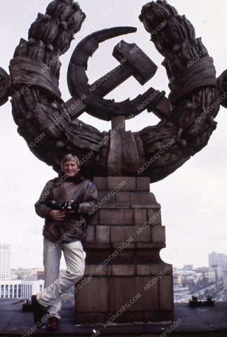 director Fred Schepisi enjoying the sights film The Russia House 35m-12476