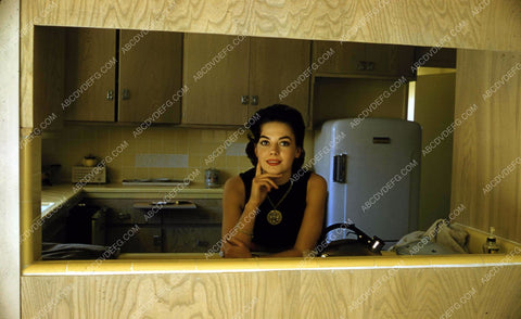 Natalie Wood at home in her kitchen 35m-13100