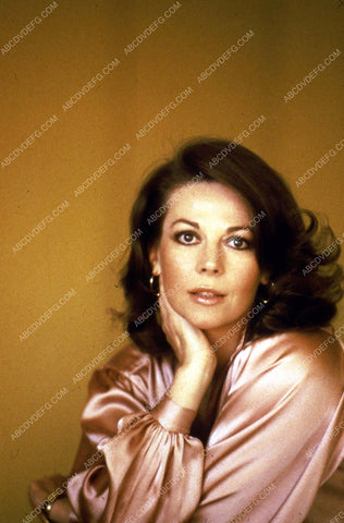beautiful Natalie Wood portrait 35m-13183