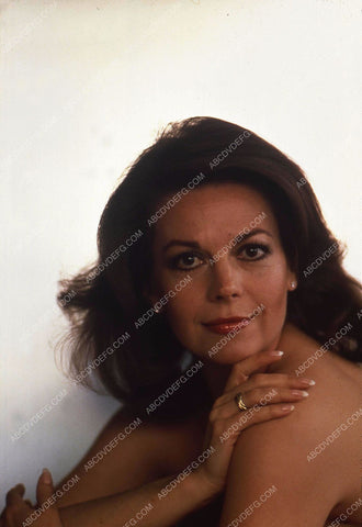 beautiful Natalie Wood portrait 35m-13189