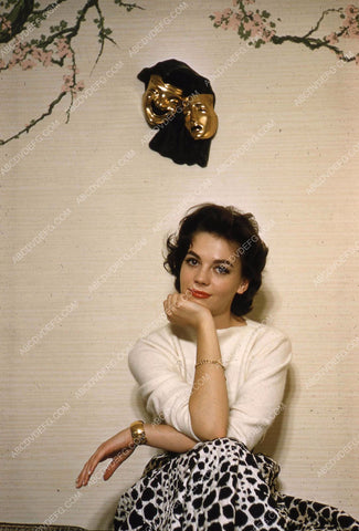 Natalie Wood gives tour of home 35m-13224