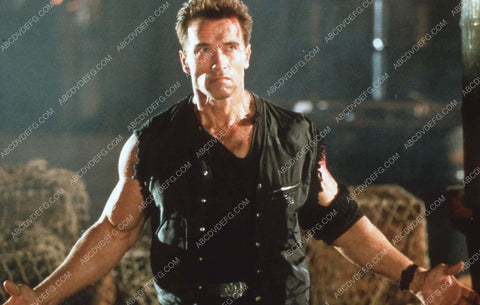 Arnold Schwarzenegger film Eraser 35m-13449-2