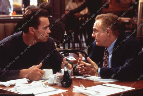Arnold Schwarzenegger James Caan film Eraser 35m-13454-2