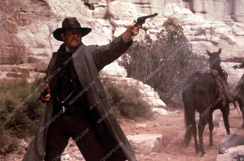 Kevin Costner in action film Wyatt Earp 35m-13458-2