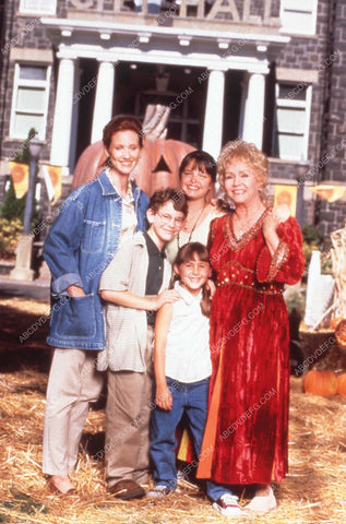 Debbie Reynolds Kimberly J Brown Judith Hoag Joey Zimmerman TVM Halloweentown 35m-13471