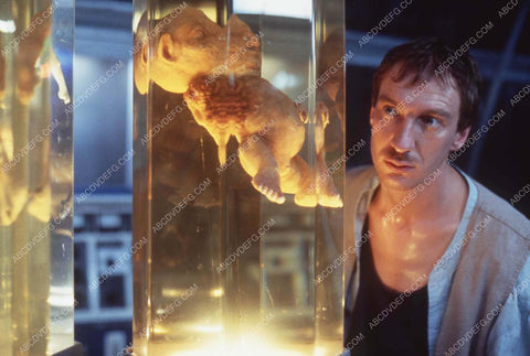 David Thewlis film The Island of Dr. Moreau 35m-13540-2