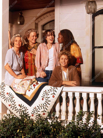 Winona Ryder Ellen Burstyn Anne Bancroft film How to Make an American Quilt 35m-13838