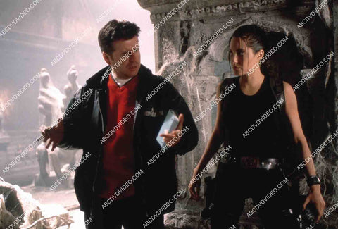 director Simon West w Angelina Jolie on set film Lara Croft Tomb Raider 35m-14608