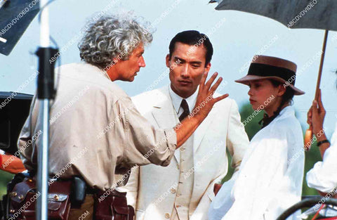 director Jean-Jacques Annaud w Tony Ka Fai Leung Jane March on set film The Lover 35m-14677