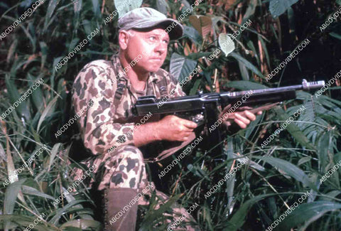 Mickey Rooney w a machine gun film Ambush Bay 35m-15739