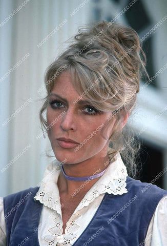 beautiful Joanna Pettet portrait 35m-16736