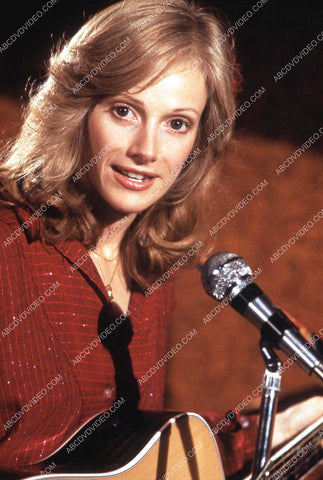 Sondra Locke w guitar in hand 35m-16824
