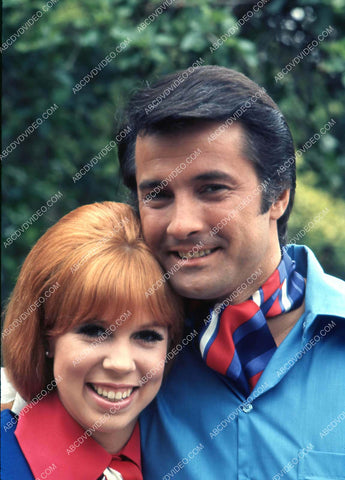 Lyle Waggoner Vicki Lawrence spend a day in the park 35m-16888