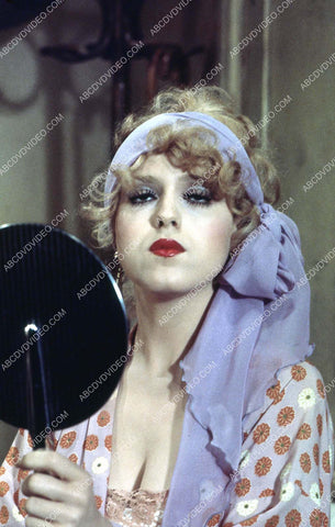 Bernadette Peters does quick makeup check 35m-16919