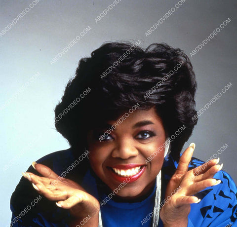 talk show host sensation Oprah Winfrey portrait 35m-17202
