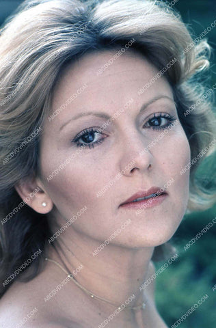 beautiful Brenda Vaccaro portrait 35m-17245