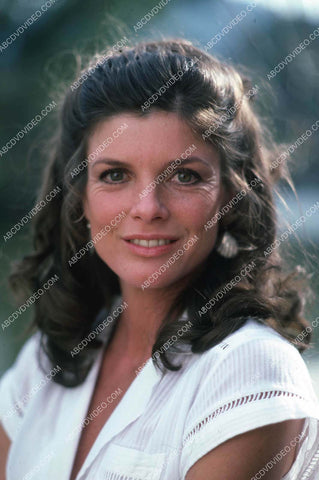 Katharine Ross out in the sunshine 35m-17284