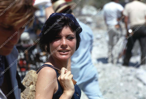 candid Katharine Ross on location 35m-17288