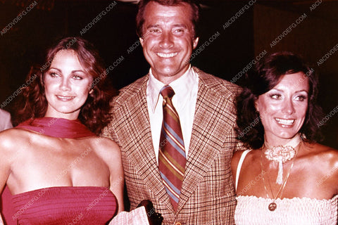 candid Lynda Carter w Lyle Waggoner and wife 35m-2055