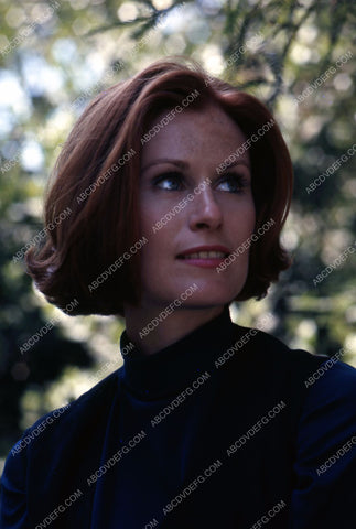 beautiful Susan Clark outdoors portrait 35m-2137