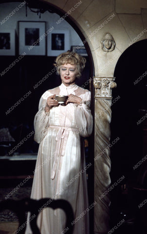 Bette Davis and a cup of tea 35m-2747