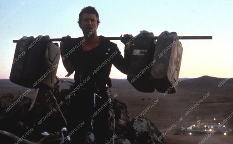 Mel Gibson and his gas cans film The Road Warrior 35m-3214