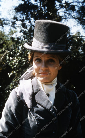 Patty Duke in English riding wear and her cat 35m-3383