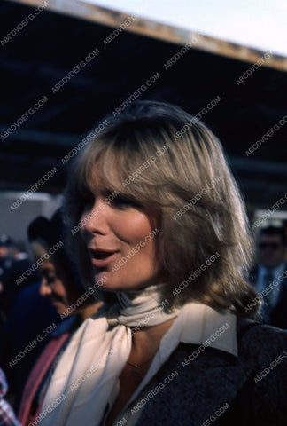 candid Linda Evans out somewhere 35m-3902