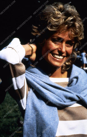 lovely Farrah Fawcett outdoors pic 35m-4049