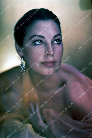 beautiful Ava Gardner portrait 35m-4271