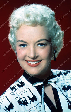 beautiful Betty Grable portrait 35m-4556