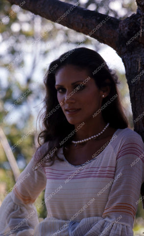 beautiful Pamela Hensley outdoors portrait 35m-5158