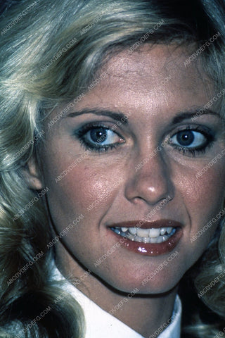 stunning Olivia Newton-John pic 35m-5401