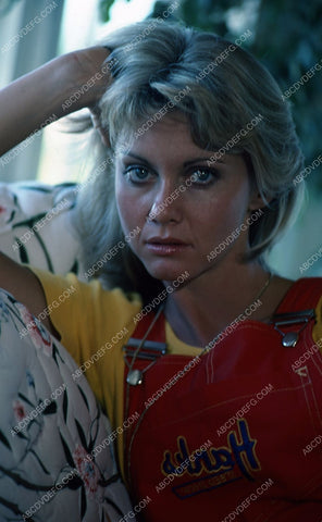 beautiful Olivia Newton-John portrait 35m-5407