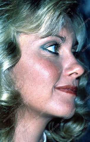 candid Olivia Newton-John pic 35m-5432