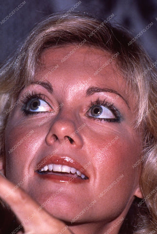 candid Olivia Newton-John pic 35m-5436