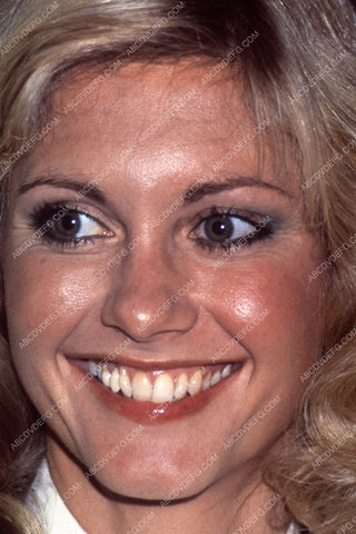 beautiful smile Olivia Newton-John pic 35m-5440