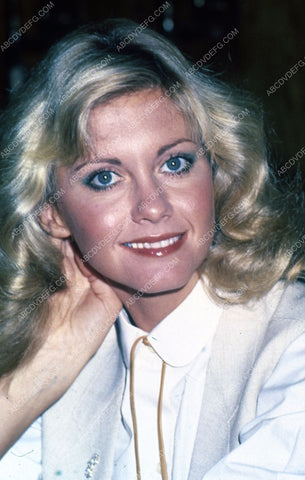 Olivia Newton-John says what did you say 35m-5450