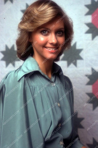 beautiful Olivia Newton-John portrait 35m-5471