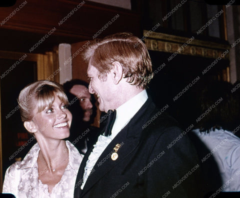 candid Olivia Newton-John & Gov. Finch of Mississippi 35m-5505