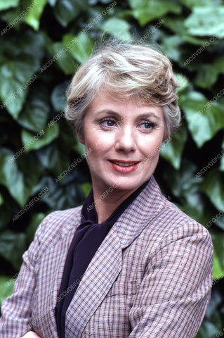 beautiful Shirley Jones outdoors pic 35m-5528