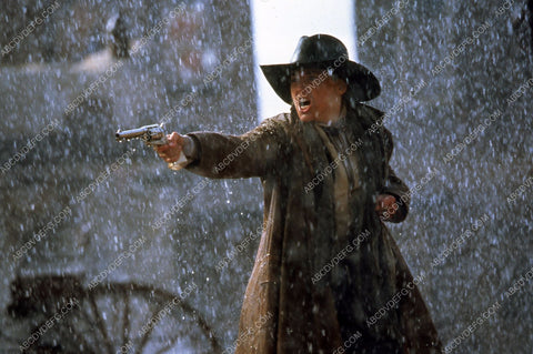 Sharon Stone w six shooter film The Quick and the Dead 35m-5811