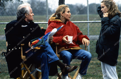 Toni Pilgreen Jennifer Jason Leigh in chairs on set film Rush 35m-6540