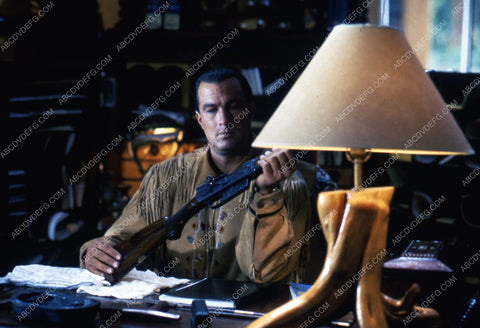 Steven Seagal film On Deadly Ground 35m-6967