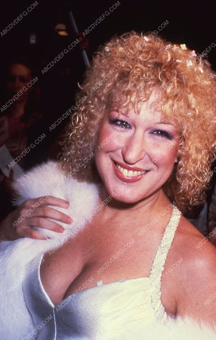 great candid Bette Midler arriving at some event 35m-8043