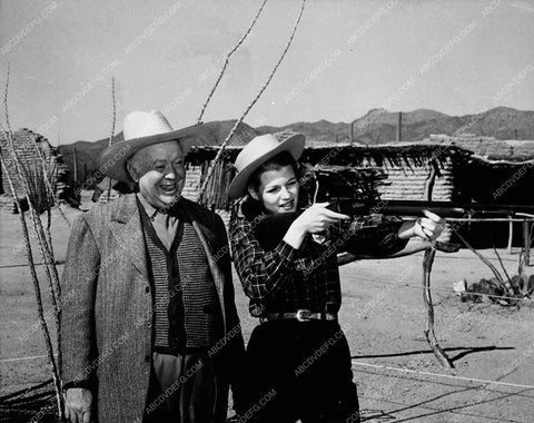 Guy Kibee Rita Hayworth and her rifle 3643-06